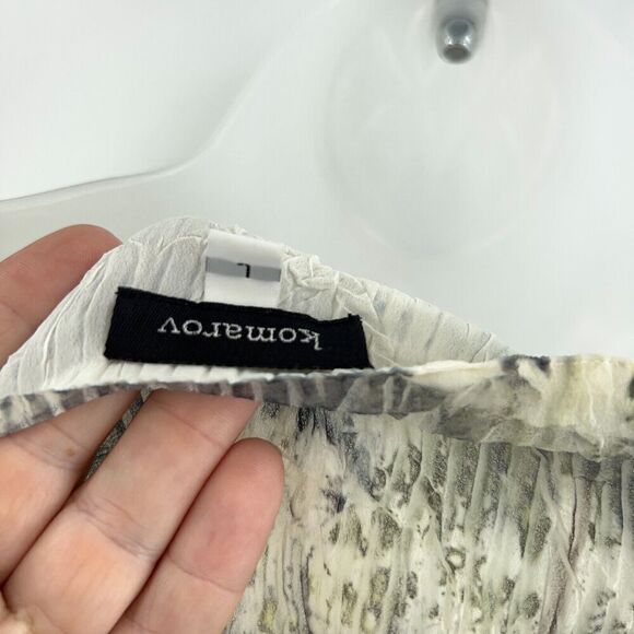 Komarov Crinkle Floral Print Top Size L v-Neck Long Sleeve Green Yellow Layered - Picture 11 of 12